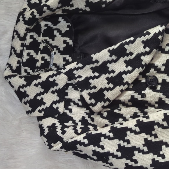White House Black Market tailored houndstooth coat - Picture 8 of 8